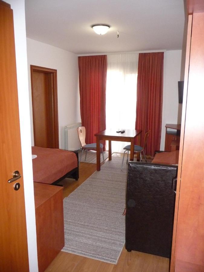 Sobe Rooms Aleksandar Nis Exterior photo